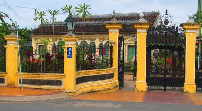 Cổng và hàng rào nhà cổ